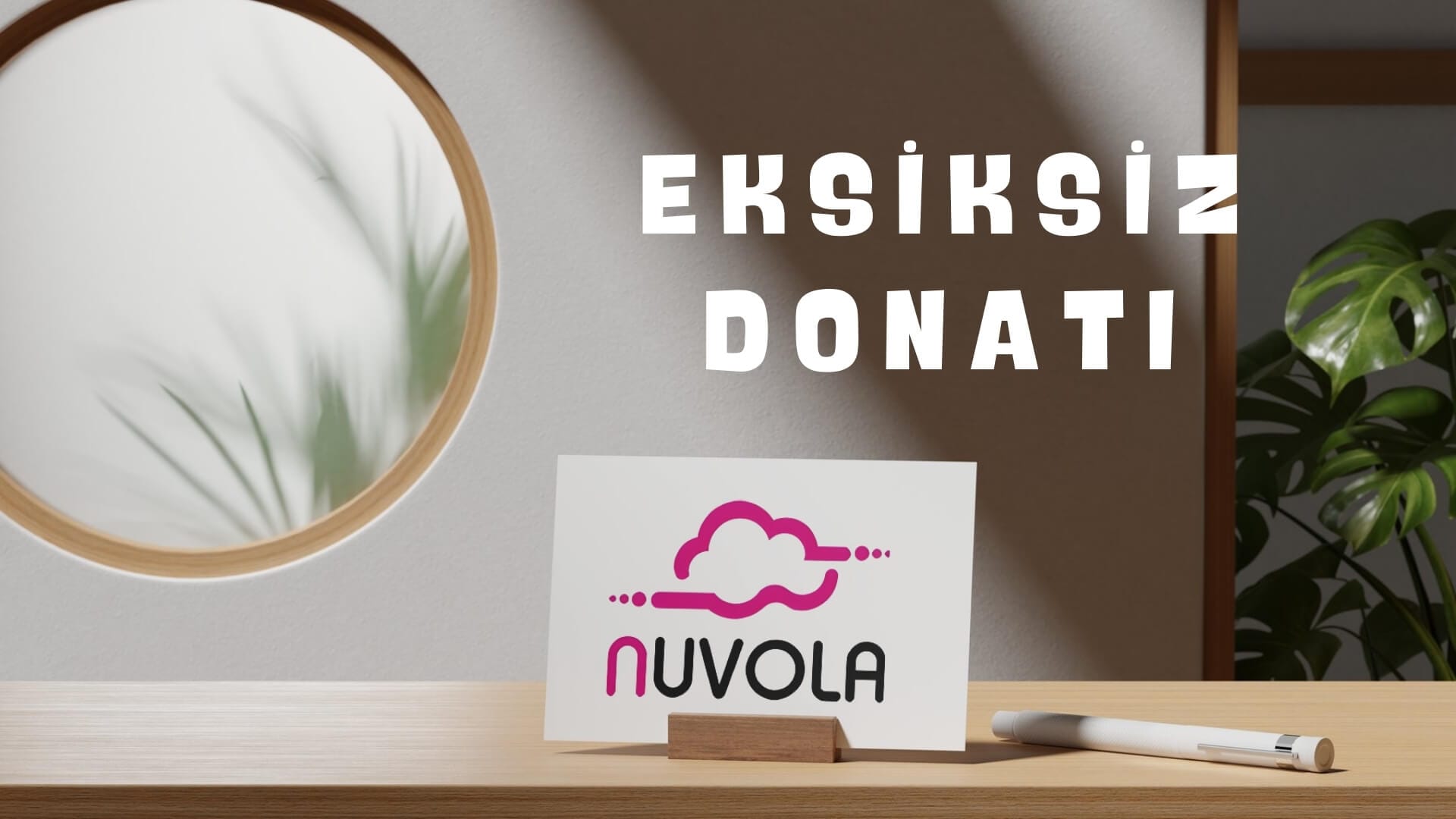 ayna asılmış bir duvar önünde asa ve üzerinde nuvola logolu kartlık. Eksiksiz donatı yazısı