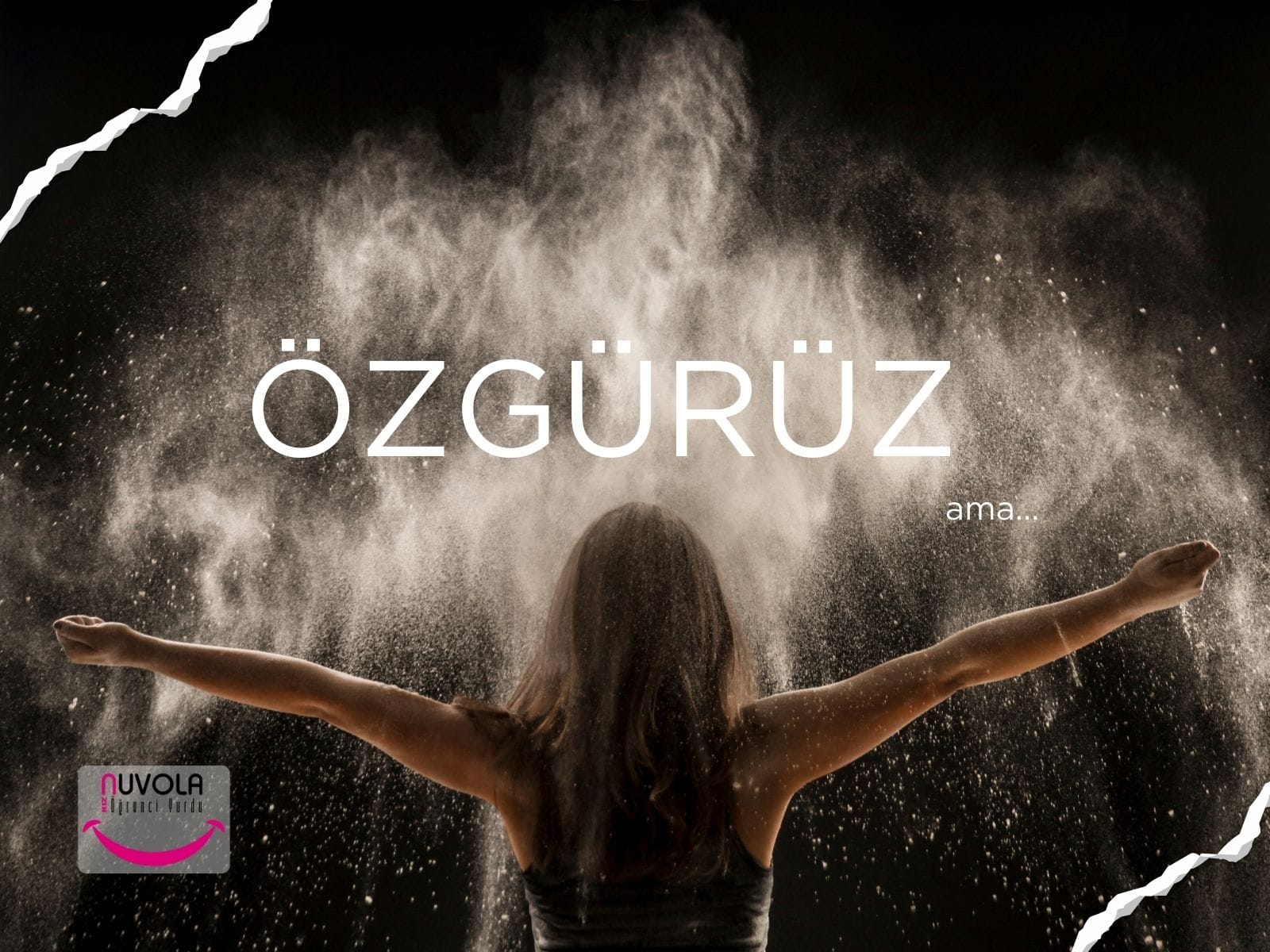 puslu geri planın önünde kollarını iki yana açmış kadın görseli, üzerinde özgürüz yazısı.