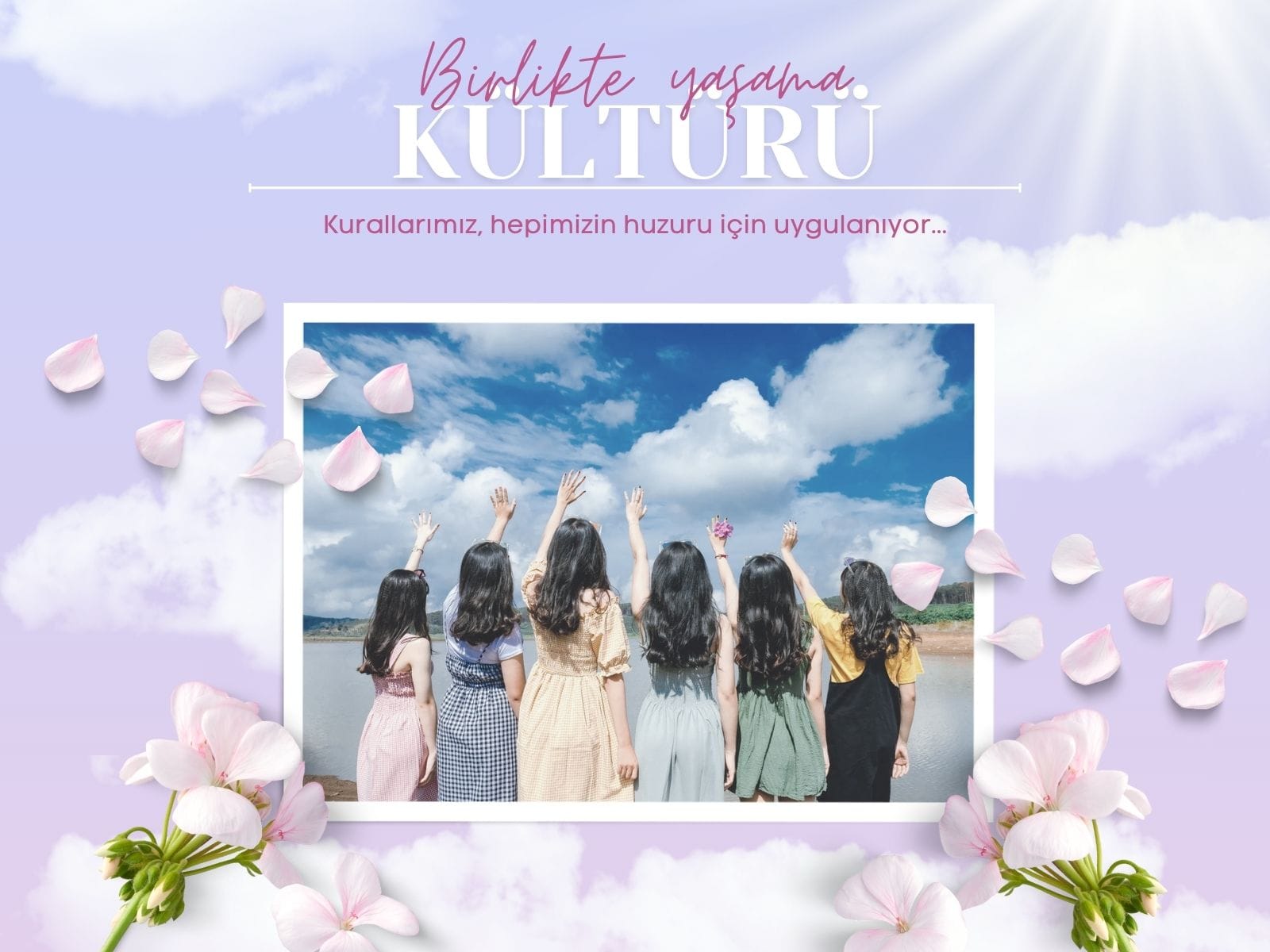 Birlikte yaşama kültürü yazısının altında, ellerini havaya kaldırmış kız öğrenciler
